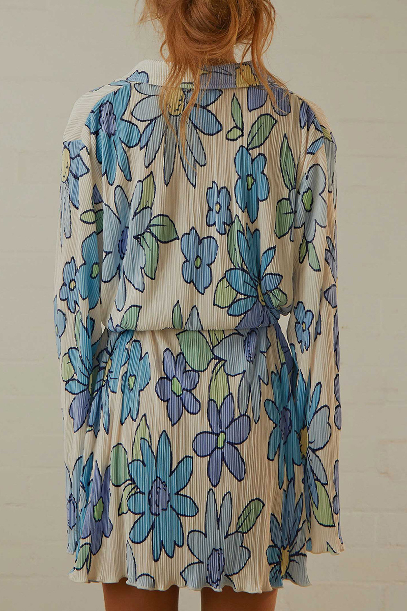 Vestido camisero informal con cuello vuelto y estampado de patchwork