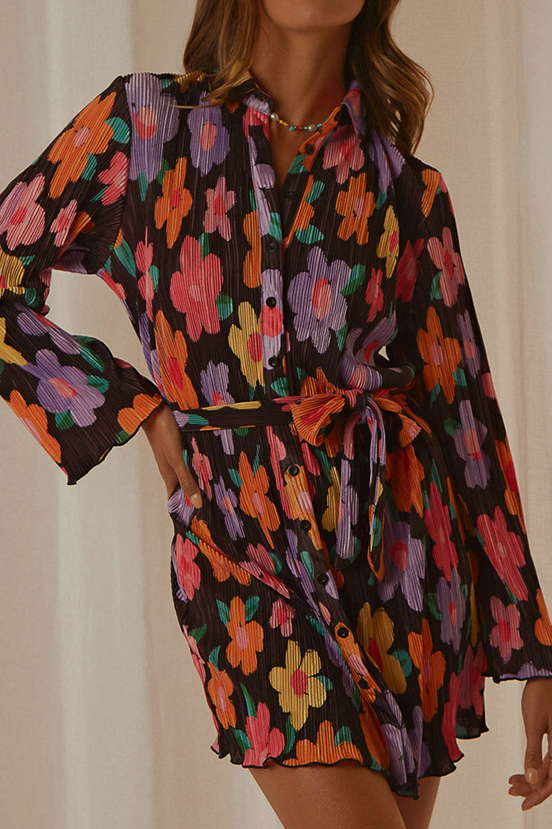 Vestido camisero informal con cuello vuelto y estampado de patchwork