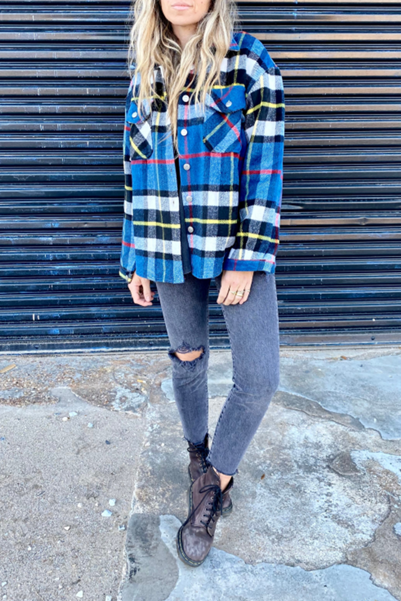 Prendas de abrigo con cuello vuelto, patchwork y cuadros a la moda