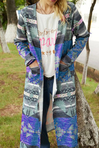 Prendas de abrigo con cuello vuelto, estampado asimétrico y patchwork geométrico de moda