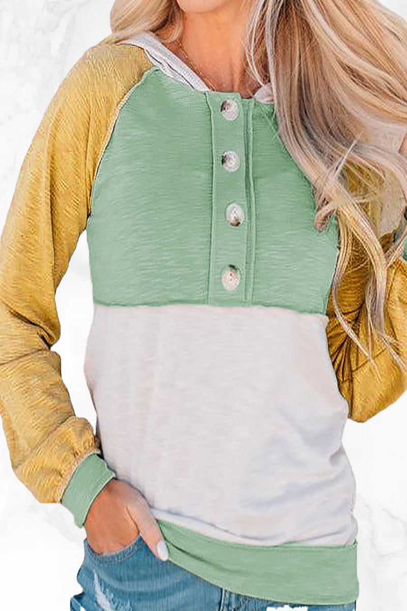 Sudadera con capucha y cuello mandarín en contraste con bloques de color a la moda