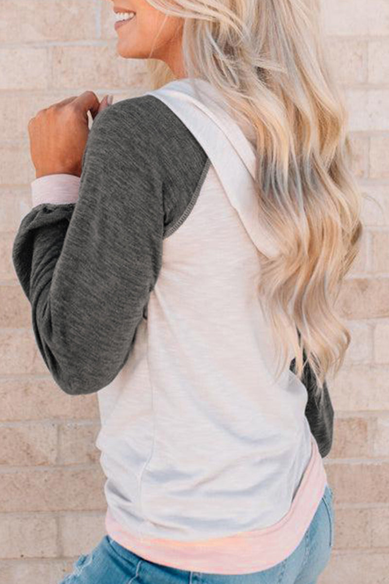Sudadera con capucha y cuello mandarín en contraste con bloques de color a la moda