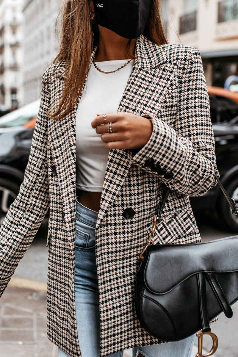 Prendas de abrigo con cuello vuelto y estampado a cuadros elegantes para trabajar