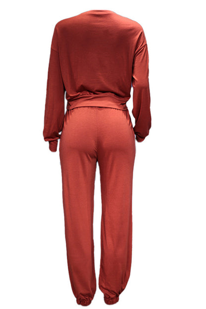 Conjunto informal de dos piezas con cuello redondo, manga larga y color liso