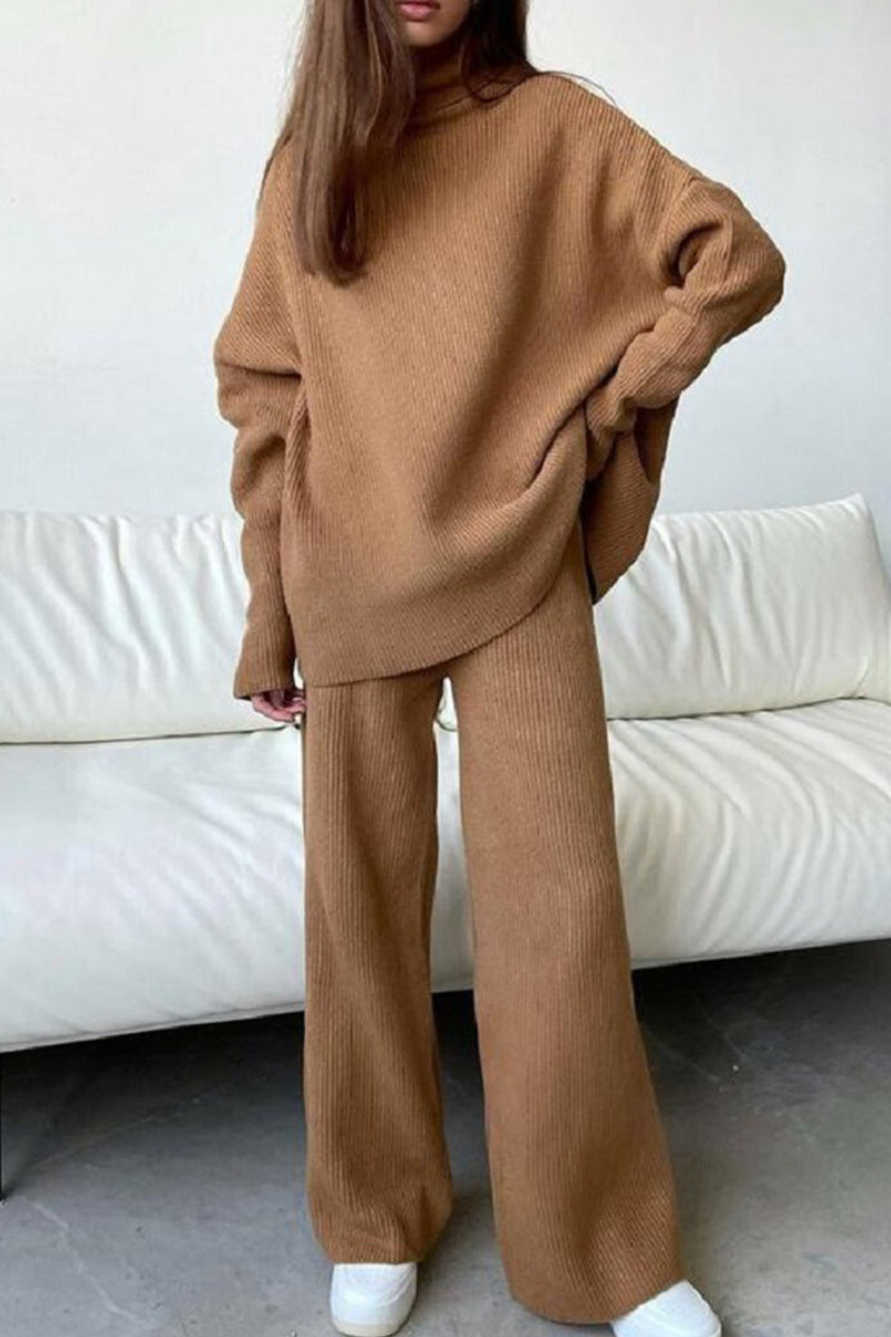 Conjunto informal de dos piezas con cuello alto, manga larga y parches sólidos