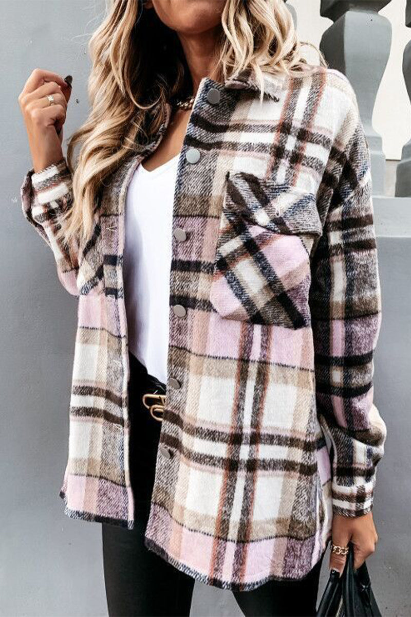 Elegante blusa con cuello vuelto y estampado a cuadros