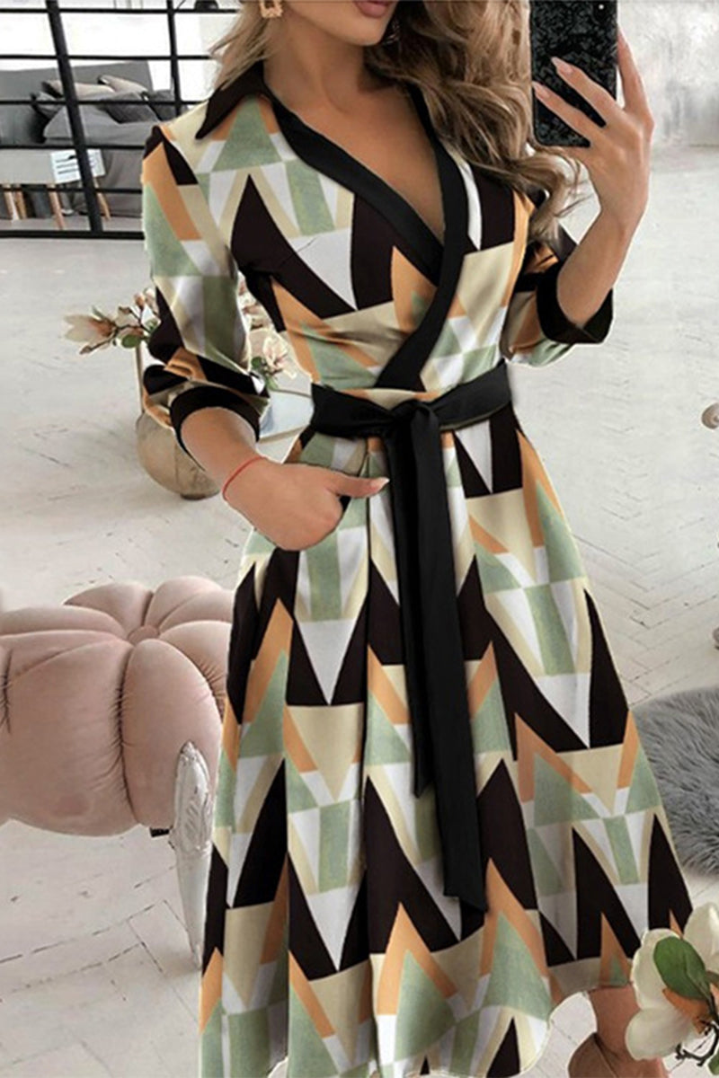 Vestidos elegantes de corte A con cuello vuelto y estampados