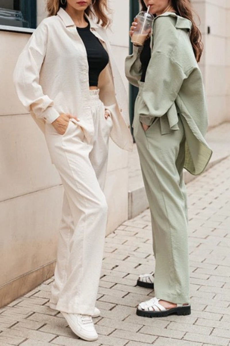 Elegante conjunto de dos piezas de manga larga con cuello vuelto y color liso