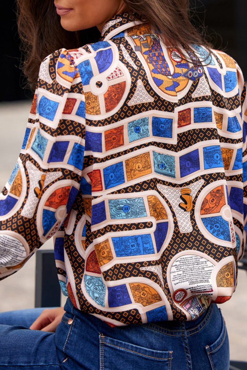 Elegantes blusas con cuello camisero y estampado de patchwork