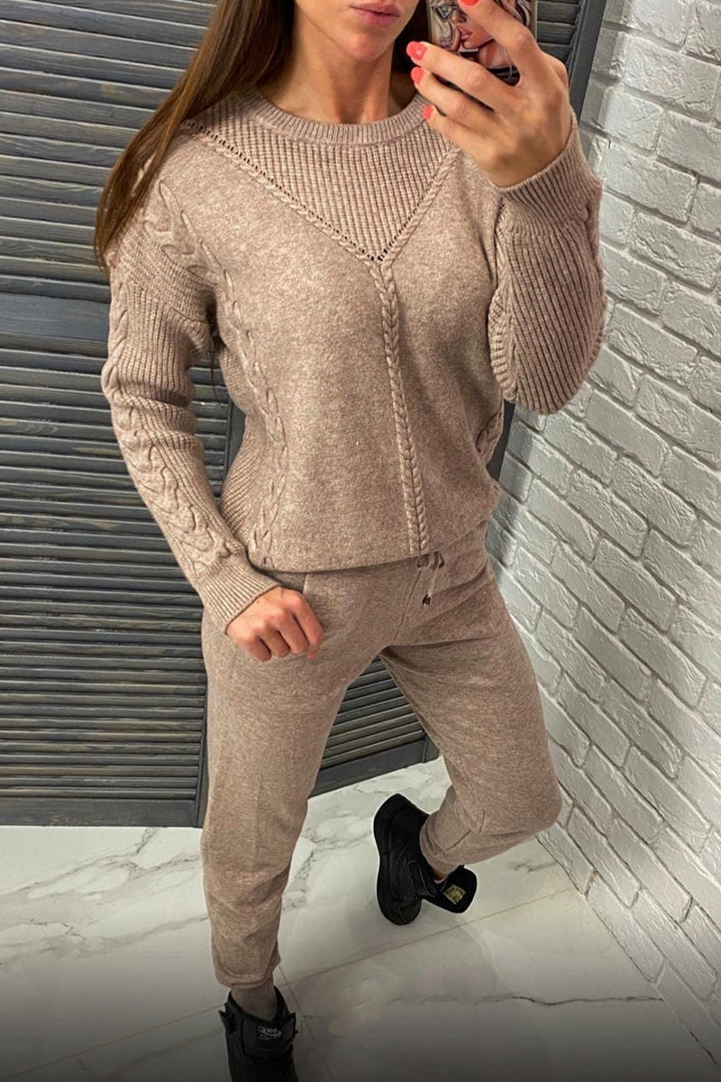 Conjunto informal de dos piezas con cuello redondo, manga larga y color liso