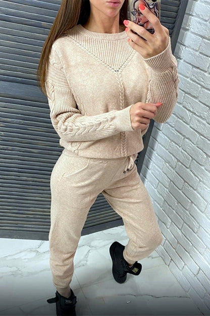 Conjunto informal de dos piezas con cuello redondo, manga larga y color liso