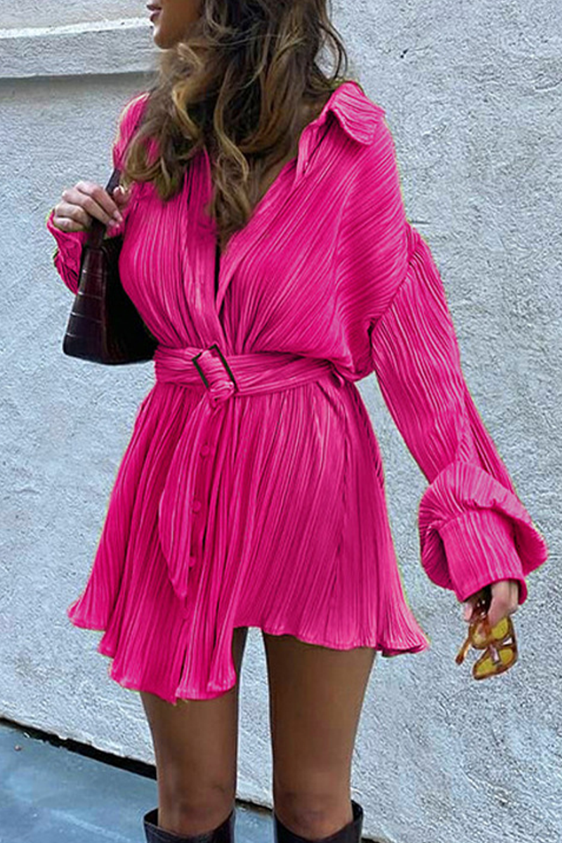 Vestido camisero con cuello vuelto y parches lisos de calle