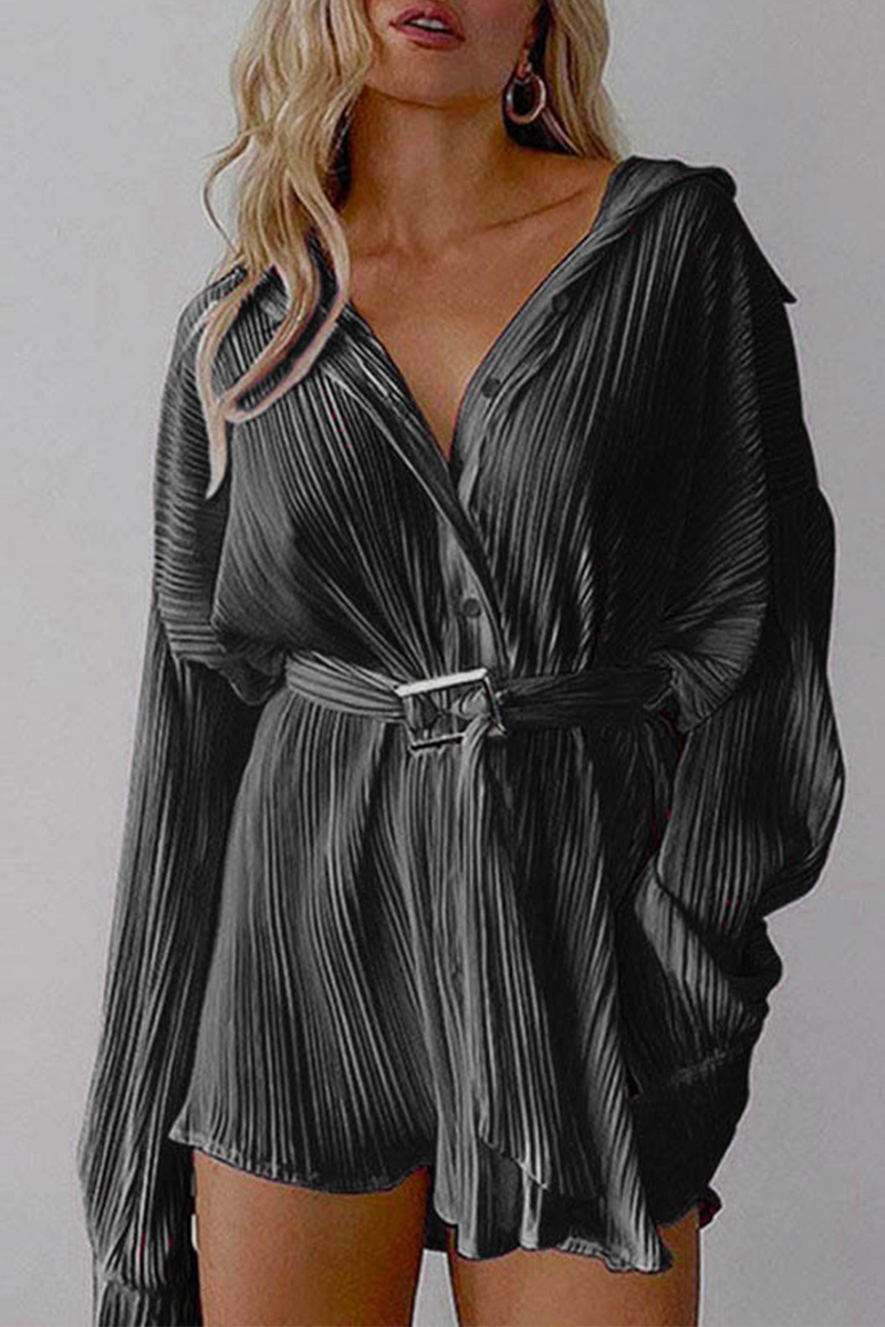 Vestido camisero con cuello vuelto y parches lisos de calle