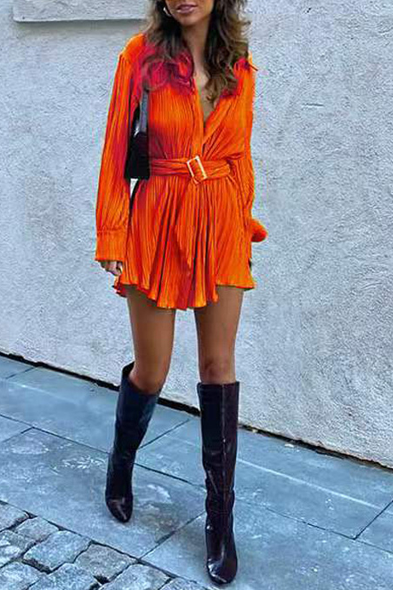 Vestido camisero con cuello vuelto y parches lisos de calle