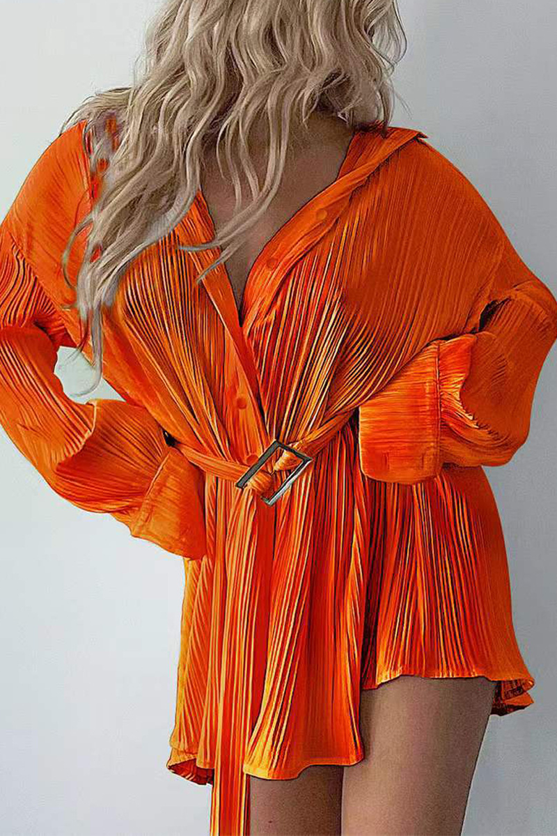 Vestido camisero con cuello vuelto y parches lisos de calle