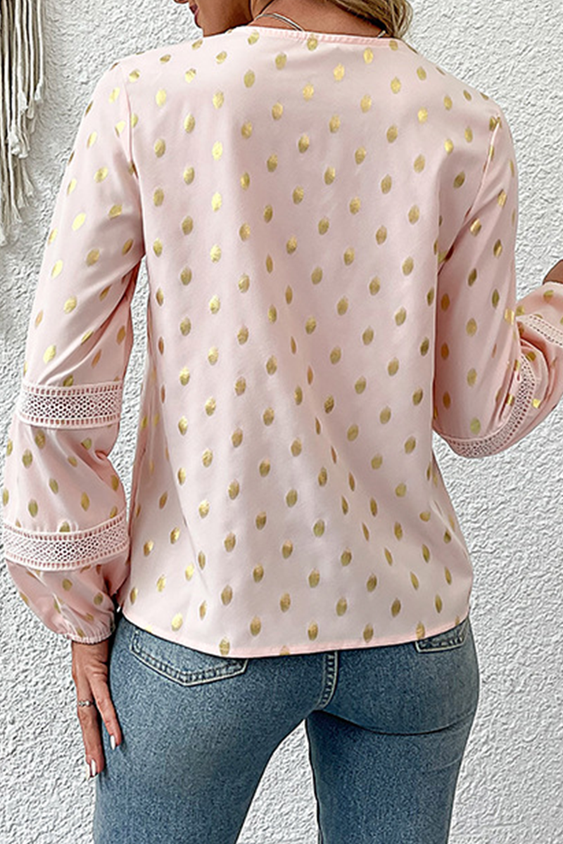 Tops de cuello en V ahuecados de color liso de calle