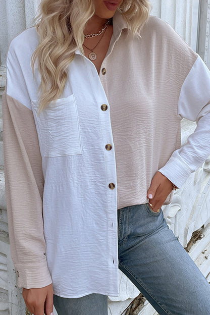 Elegante blusa con cuello vuelto y diseño de patchwork en bloques de colores