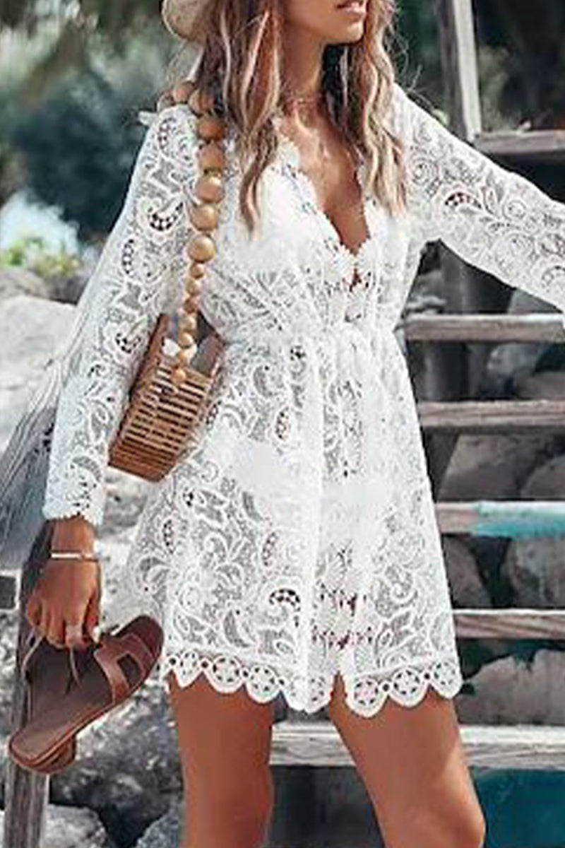 Traje de baño informal de vacaciones con encaje liso bordado