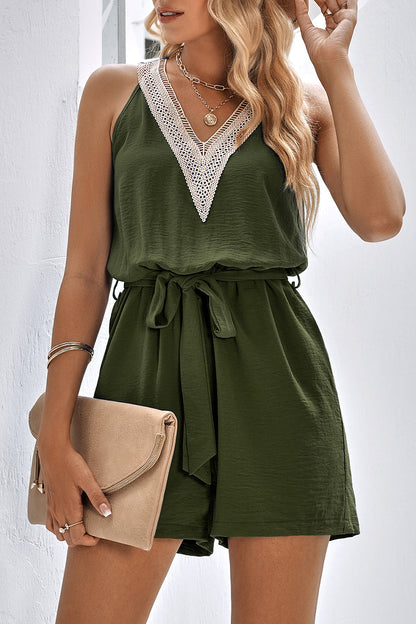 Mono holgado informal con cuello en V y parches lisos de simplicidad