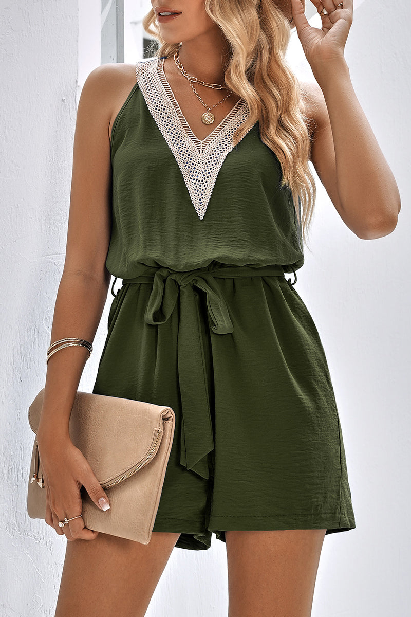 Mono holgado informal con cuello en V y parches lisos de simplicidad