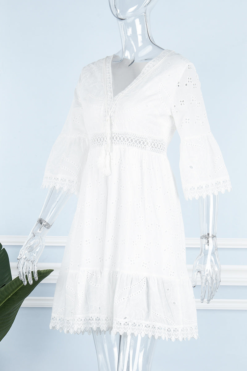 Vestidos elegantes y dulces con borlas lisas bordadas y escote en V ahuecado.