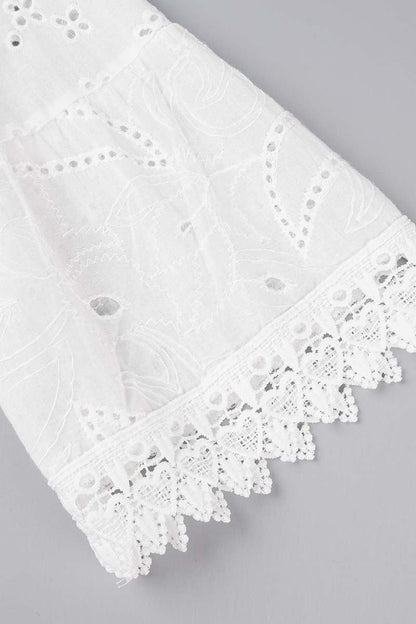 Vestidos elegantes y dulces con borlas lisas bordadas y escote en V ahuecado.