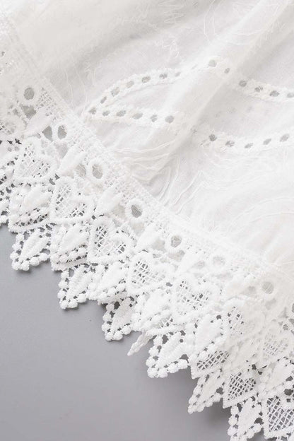Vestidos elegantes y dulces con borlas lisas bordadas y escote en V ahuecado.