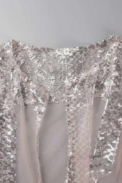 Elegante conjunto de dos piezas con cuello en V, manga larga y estampado universitario