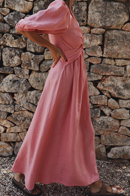 Vestido informal sencillo de color liso con escote en V y manga corta.