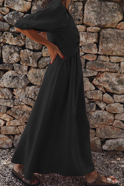 Vestido informal sencillo de color liso con escote en V y manga corta.