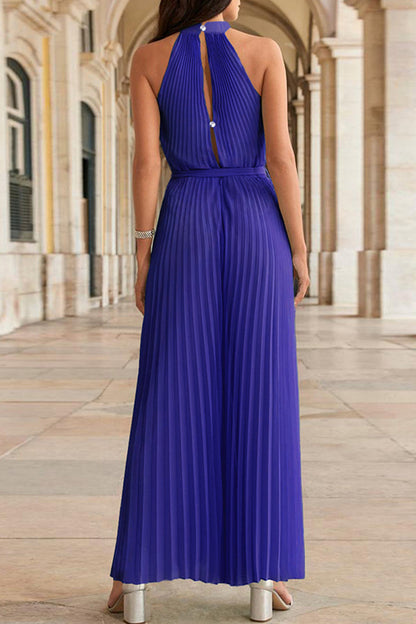 Mono holgado informal con cuello halter, pliegues de frenillo lisos y simplicidad