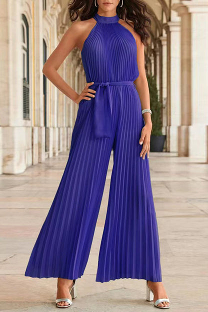 Mono holgado informal con cuello halter, pliegues de frenillo lisos y simplicidad