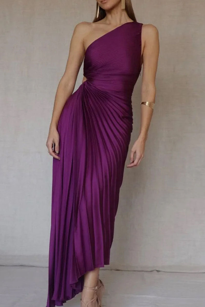 Elegante vestido de noche con cuello oblicuo asimétrico y pliegues de patchwork liso