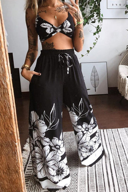 Conjunto de dos piezas con cuello en V, sin mangas y estampado universitario sexy