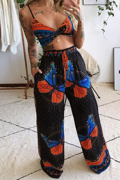 Conjunto de dos piezas con cuello en V, sin mangas y estampado universitario sexy