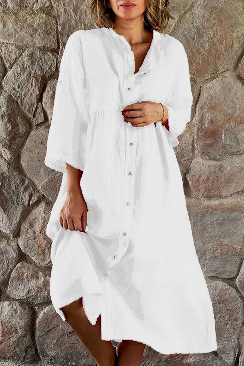 Vestido camisero informal sencillo con botones lisos y cuello mandarín.