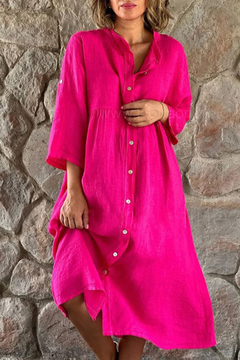 Vestido camisero informal sencillo con botones lisos y cuello mandarín.