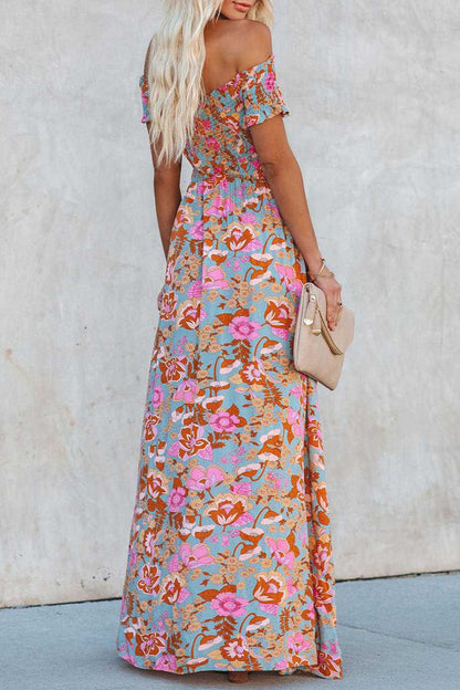 Elegante vestido estampado de patchwork floral con hombros descubiertos para vacaciones