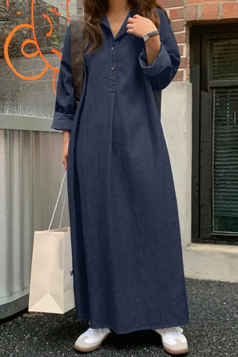 Vestido informal liso con bolsillos y cuello tipo polo irregular.