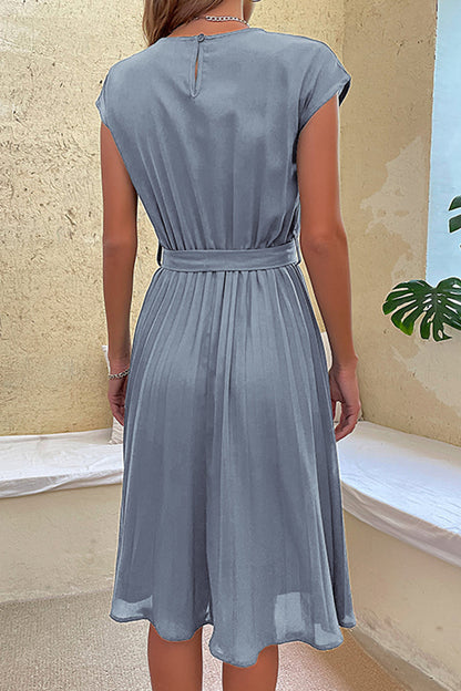 Elegantes vestidos plisados con cuello redondo y pliegues de frenillo liso