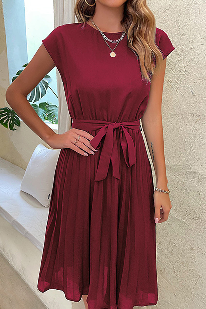 Elegantes vestidos plisados con cuello redondo y pliegues de frenillo liso