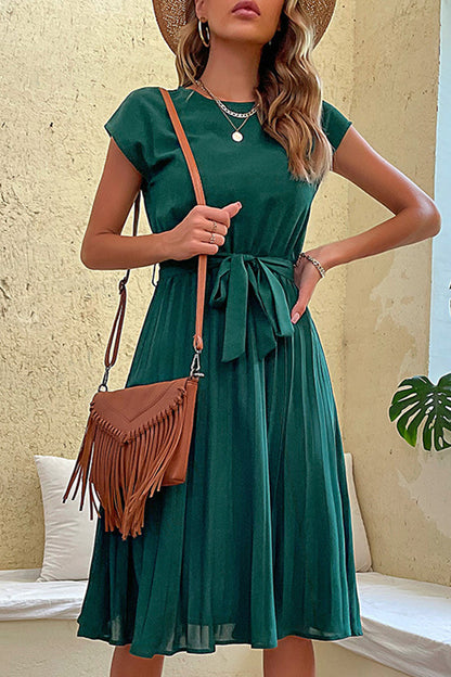Elegantes vestidos plisados con cuello redondo y pliegues de frenillo liso
