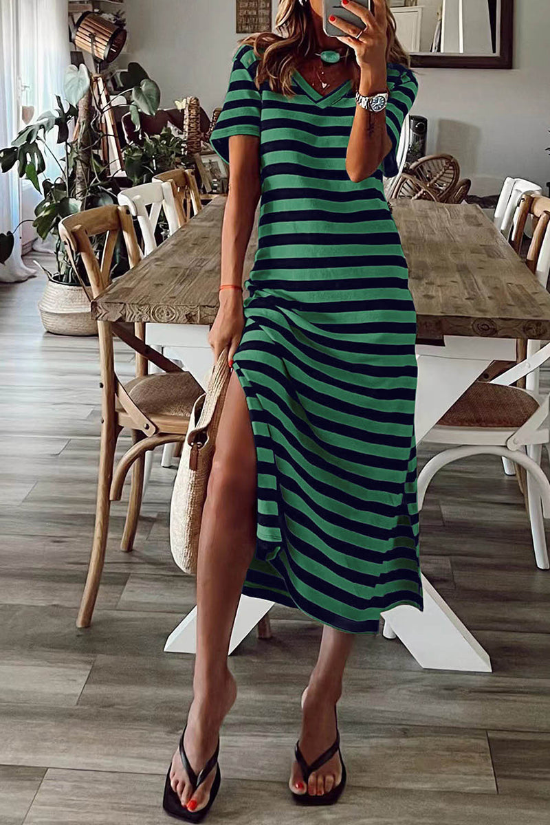Vestido informal de rayas con cuello en V y manga corta