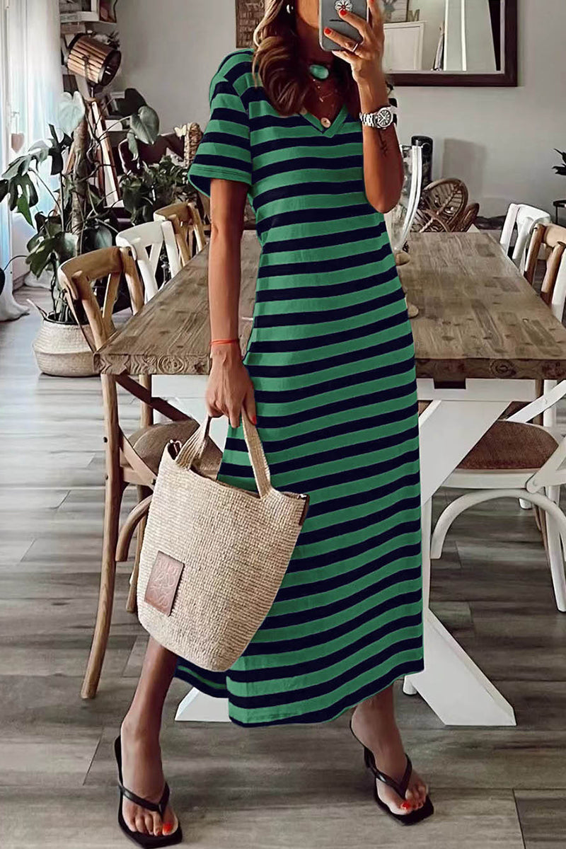 Vestido informal de rayas con cuello en V y manga corta