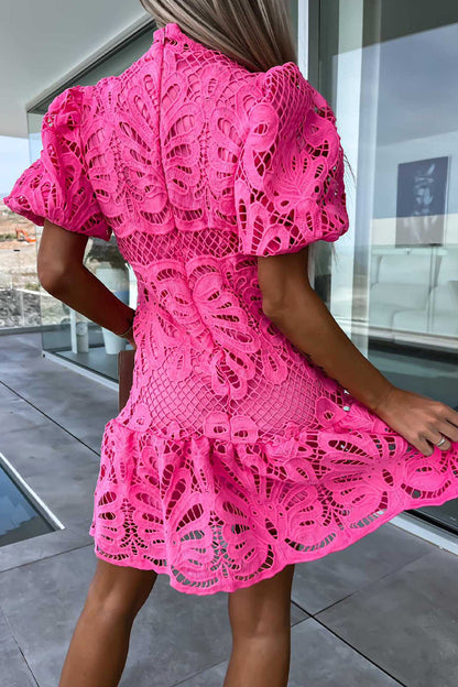 Elegante vestido de princesa de cuello alto medio ahuecado y liso