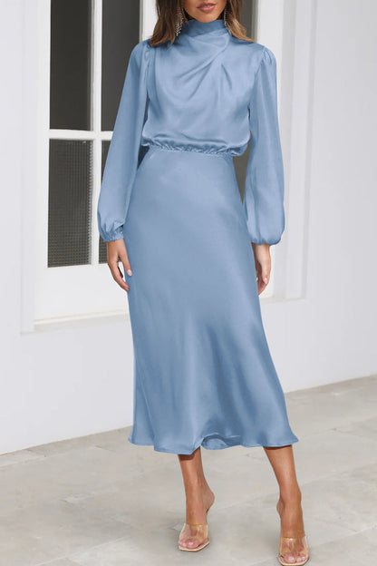 Elegantes vestidos de cuello alto con pliegues sólidos