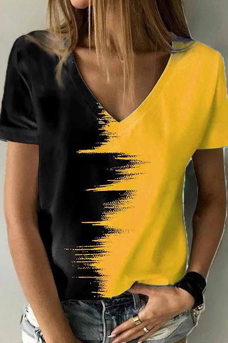 Camisetas de cuello en V con patchwork y estampado urbano
