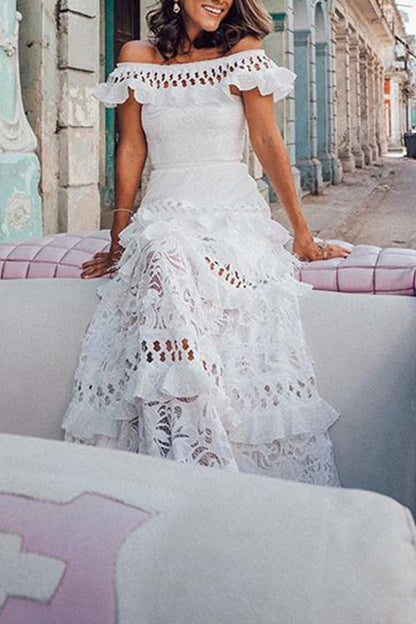 Vestidos elegantes de celebridades con encaje liso, ahuecados, sin cinturón y hombros descubiertos.