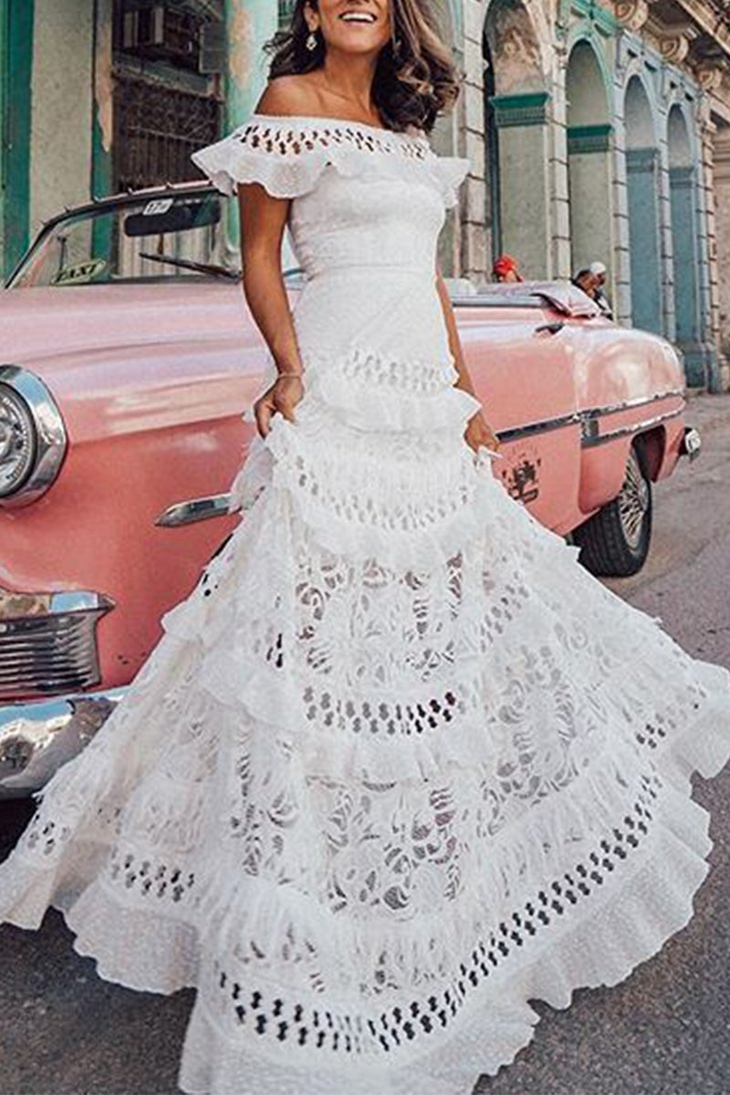 Vestidos elegantes de celebridades con encaje liso, ahuecados, sin cinturón y hombros descubiertos.