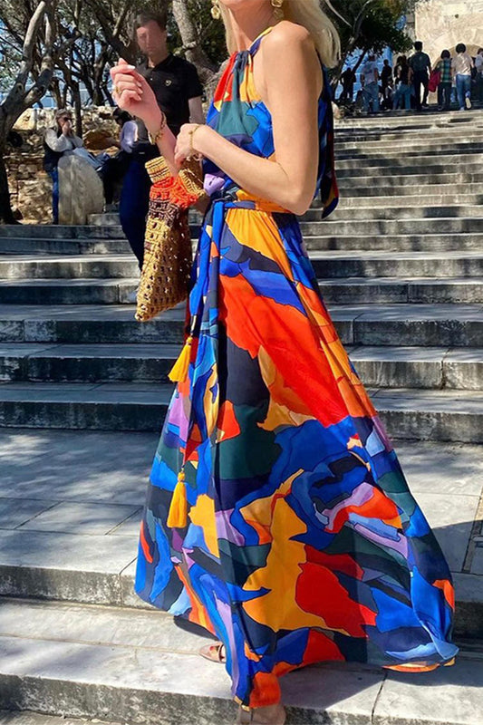 Vestido bohemio elegante con estampado geométrico y cuello halter sin mangas